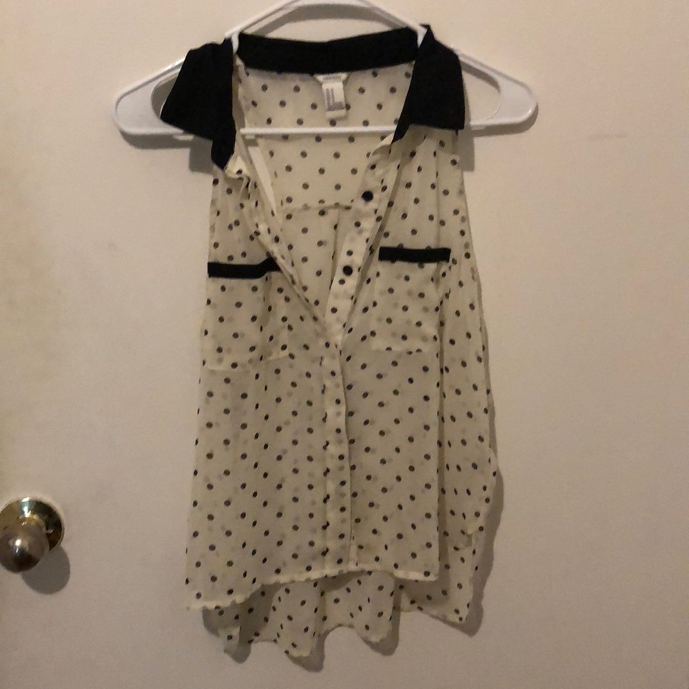 Women’s Forever 21 top. US M.